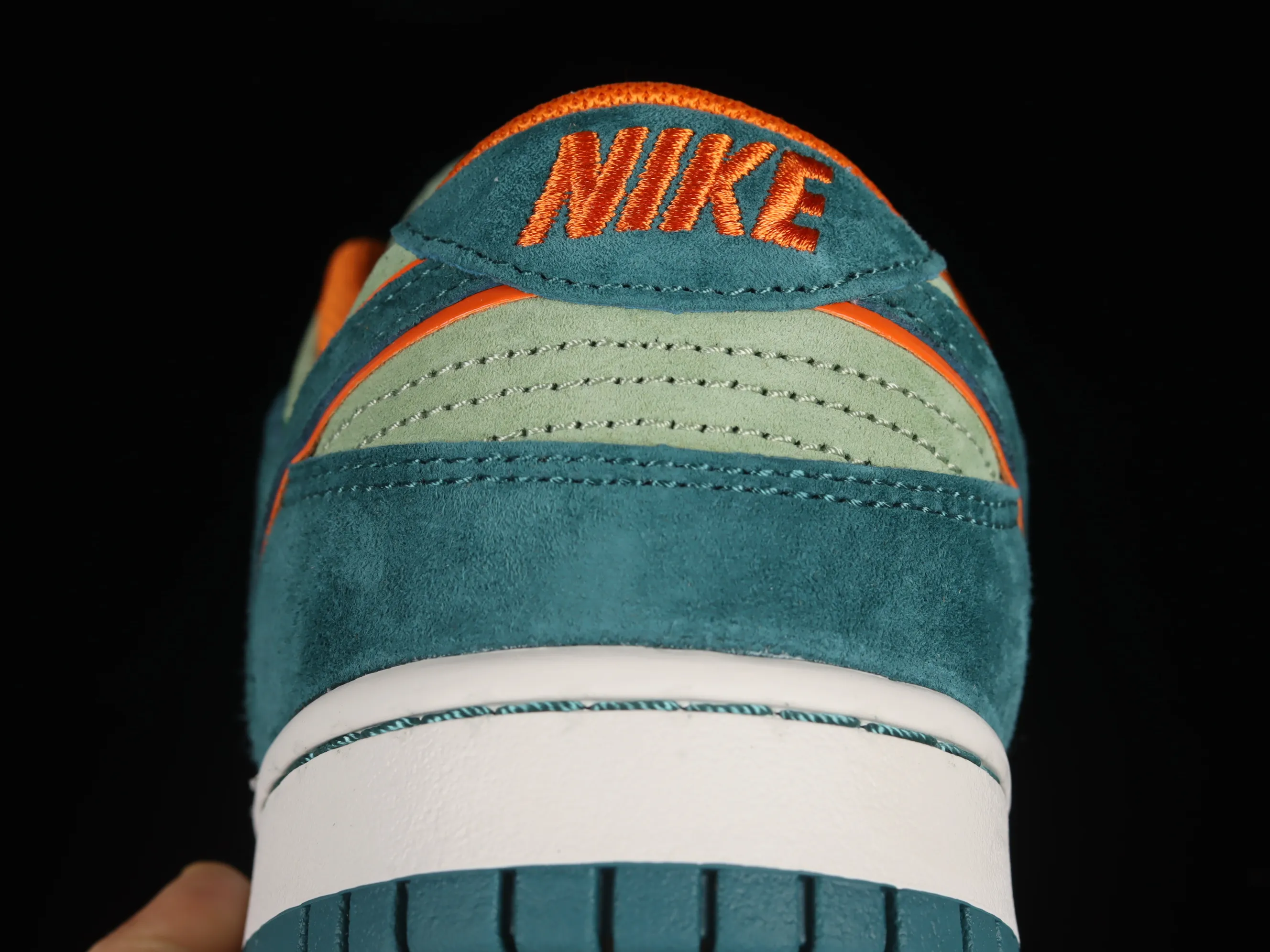 All Categories Nk SB Dunk Series Nk SB Dunk Low Low-top sneakers Otomo Katsuhiro x Nk SB Dunk Low "Steamboy OST" Creative customization collaboration Otomo Katsuhiro co-branded SB low-top sports and leisure sneakers LF0039-022